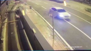 Küfürlü konuşma diye uyardığı kişiler kafeye tabancayla ateş etti