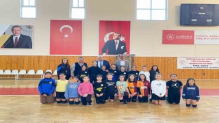 Kumluca Kaymakamı spor salonlarını denetledi