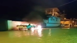 Kundaklama iddiası: Otomobil küle döndü, odunluk zarar gördü