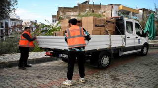Kuşadası Belediyesinin kış desteği soba yardımı ile sürüyor