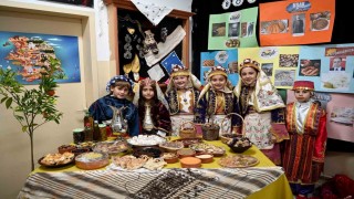 Kuşadasında ‘Yerli Malı Haftasında öğrencilerden renkli etkinlik