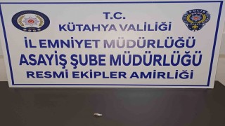 Kütahyada 22 yaşındaki bayanın üzerinde narkotik madde ele geçirildi
