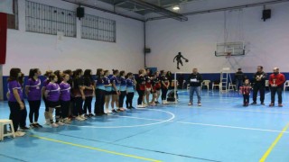 Kütahyada Kız Öğrenciler Arası Badminton Turnuvasında şampiyonlar ödüllerini aldı