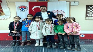 Kütahyada Yunus Emre İlkokulu öğrencileri satranç turnuvasına damga vurdu