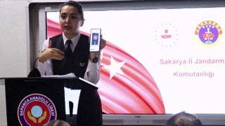 Lise öğrencileri, KADES ve UYUMA uygulamasını jandarmadan öğrendi