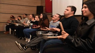 Liseli öğrenciler ve engelli bireyler Osmangazide ortak gösteri yaptı