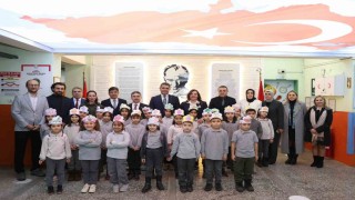 Liseli öğrencilerden ilkokul öğrencilerine fanus ve balık