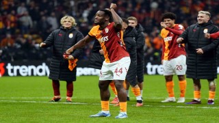 Maç sonu 3lüsü Michy Batshuayiden