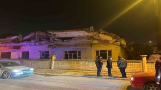 Malatyada hasarlı 4 katlı bina çöktü