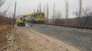 Malatyada raylardan çıkan lokomotif paniğe neden oldu