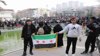 Malatyadaki Suriyeliler rejimin devrilmesi ile sokaklara döküldü