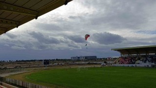 Manavgat Stadında paramotor gösterisi