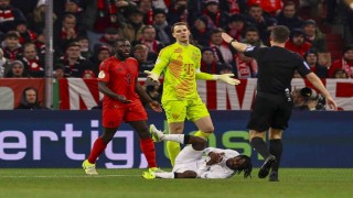 Manuel Neuer, kariyerindeki ilk kırmızı kartı gördü