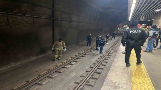 Marmaray'da tren raylarına atlayan şahıs hayatını kaybetti
