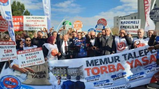 Memur sendikaları Hazine ve Maliye Bakanlığı önünde taleplerini açıkladı