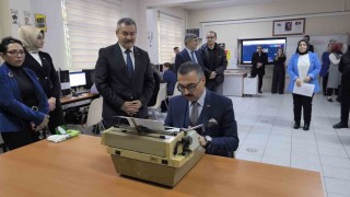 Memurlar klavyede yarıştı