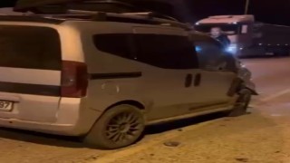 Mersinde motosikletle hafif ticari araç çarpıştı: 2 ölü, 1 yaralı