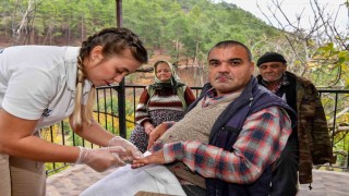 Mersinde yaş almış vatandaşları unutulmuyor