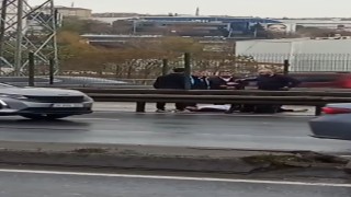 Metrobüs yolunda korkutan kaza: Yolcu metrobüsten yola düştü