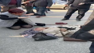 Minibüsün çarptığı kadın ağır yaralandı, ilk müdahaleyi yoldan geçen hemşire yaptı