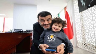 Minik Faruku makamında ağırlayan Başkan Çavuşoğlu kas hastalıklarına dikkat çekti