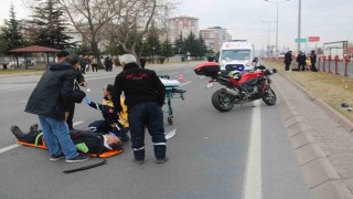 Motosikletin çarptığı yayayı hayata döndürmek için seferber oldular