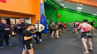 Muaythai alanında 100 sporcu ortak antrenman yaptı