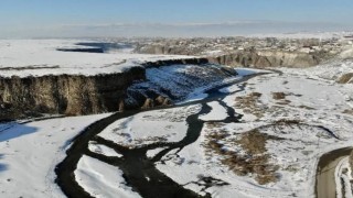 Murat nehri buz tuttu
