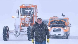 Muşta kar ve tipi nedeniyle mahsur kalan 10 araç kurtarıldı