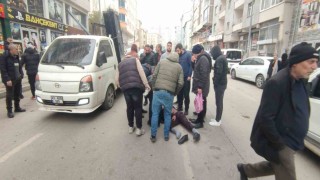 Muşta otomobilin çarptığı yaya ağır yaralandı, sürücü kaçtı