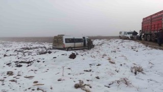 Öğrenci servisi ile tır çarpıştı: 1 yaralı