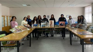 Öğrencilere Kağıt Rölyef kursu