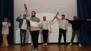 OKÜ'de Final Stresi Karaoke ile Atıldı