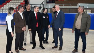 Osmaniye Valisi Yılmaz Merkez Spor Salonu’nda İncelemelerde Bulundu