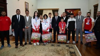 Osmaniye Valisi Yılmaz, Şampiyon Sporcuları Makamında Ağırladı