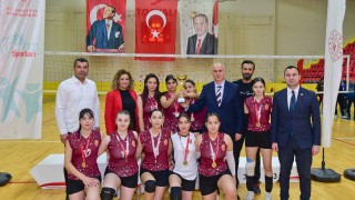 Osmaniye’de Genç Kızlar Voleybol Heyecanı Sona Erdi
