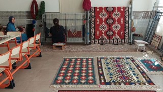 Osmaniye’de Kadınların Emeğiyle Yüzyıllık Kilim Geleneği Yaşatılıyor