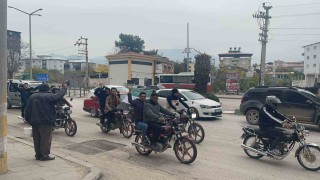 Osmaniyedeki Suriyeliler Esedin gidişini kutladı