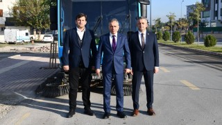 Osmaniye’ye Yeni Yol Süpürge Aracı Kazandırıldı