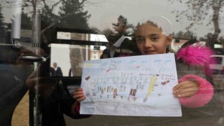 Otobüse asılan resim hem babayı hem yolcuları duygulandırdı