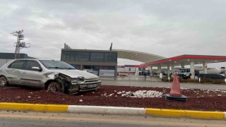 Otomobil elektrikli bisiklete çarptı: 1 yaralı