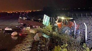 Otomobil Traktöre Çarptı: 2 Ölü, 1 Yaralı