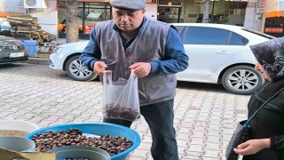 (ÖZEL) Kilosu 200 lirayı bulan kestane yine kış mevsiminin vazgeçilmezleri arasında