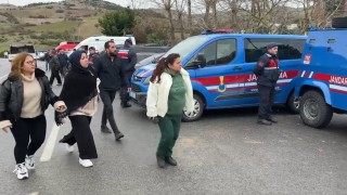 Patlamanın olduğu fabrikaya aileler geldi