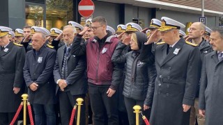 Pilota oğlu ve eşinden asker selamıyla veda