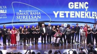 Piyano Festivalinde sahne gençlerin