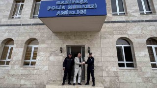 Polis ekipleri buldukları 30 bin 200 TLyi sahibine teslim etti