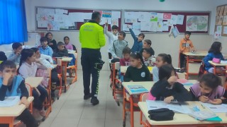 Polis Ekiplerinden Öğrencilere Güvenli Yaşam Eğitimi