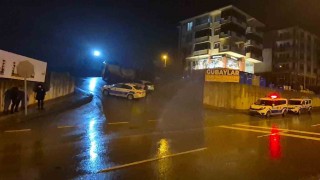 Polisten kaçan sürücü, aracını bırakıp 10 metre yükseklikteki köprüden atladı