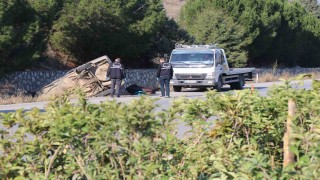 Refüjü aşan otomobil, karşı şeritteki istinat duvarına çarptı: 1 ölü, 1i ağır 2 yaralı